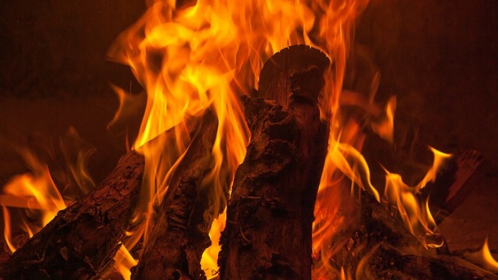 Jahresabschluss am Kaminfeuer